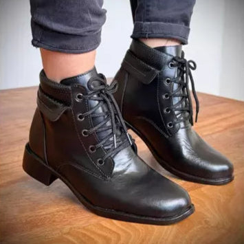 Bota Cano Curto Feminino em Couro Ecológico- Anabeaz