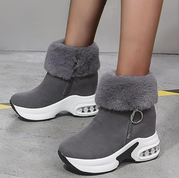 bota feminina plataforma inverno, bota plataforma pelúcia, bota plataforma solado chunky, bota inverno plataforma, bota pelúcia plataforma, bota chunky plataforma, bota feminina inverno plataforma pelúcia, bota feminina plataforma solado grosso inverno, bota plataforma feminina para inverno com pelúcia, bota feminina plataforma com solado tratorado e pelúcia, bota plataforma flatform feminina inverno peluciada, bota plataforma confortável para inverno com pelúcia, bota feminina Anabeaz