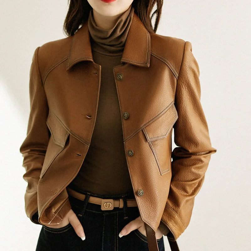 jaqueta feminina de couro, jaqueta slim feminina, jaqueta preta feminina, jaqueta marrom feminina, jaqueta couro sintético, jaqueta inverno elegante, jaqueta casual chique
anabeaz